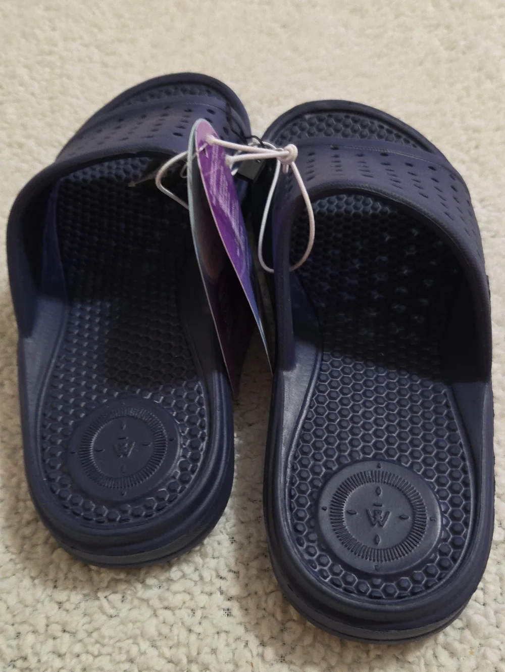 NWT TOTES SOLBOUNCE SLIDES